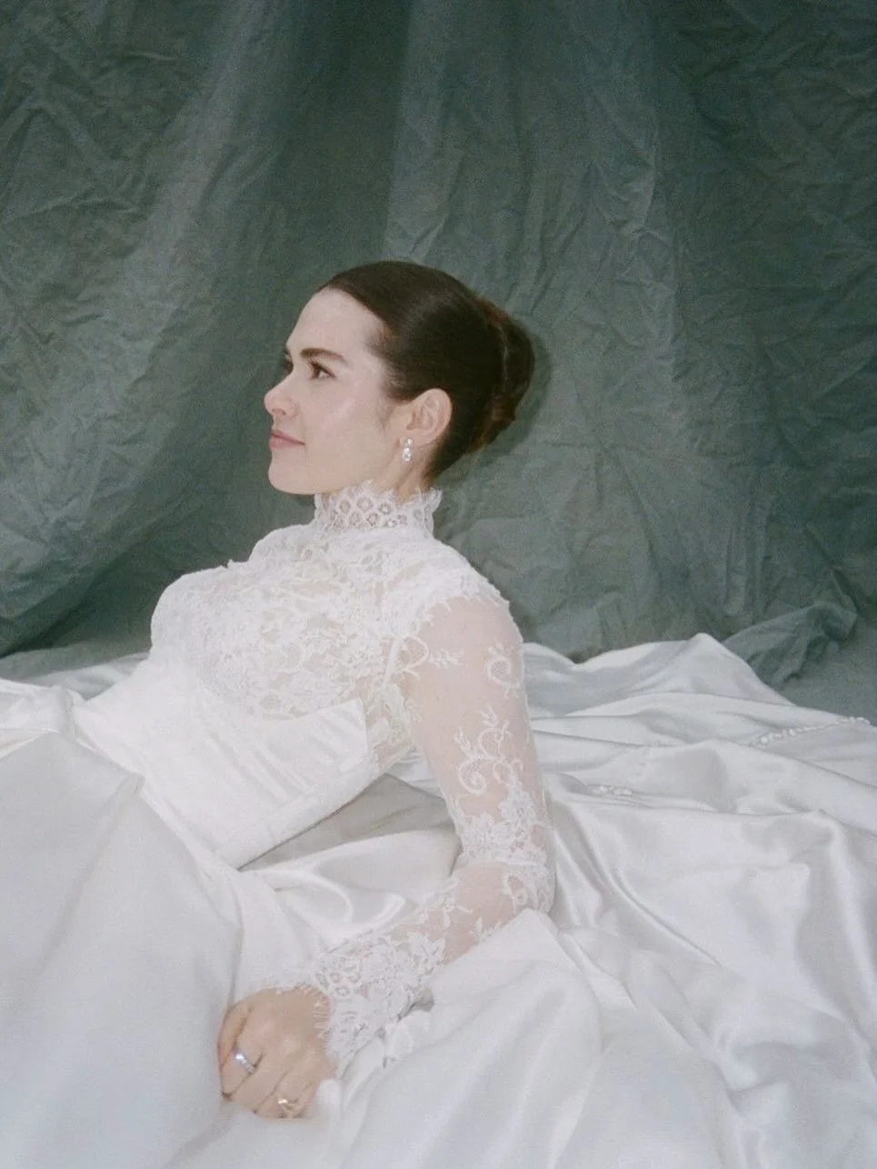 Sydney. Making chic look so easy. 
.
planning + design: @thepennylayne 
photography: @albanykatz 
venue: @bluehillfarm 
floral magic: @absuna_ 
beauty: @willowhouse.beauty makeup by haley | hair by laura 
tabletop rentals: @maisondecarine 
linens: @b