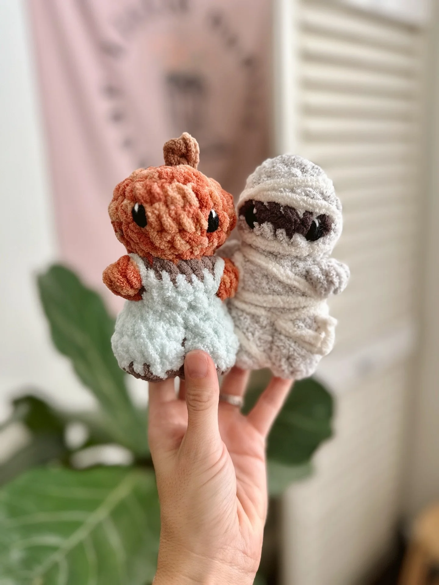 Spooky makes for little hands! 🎃 

These crochet pipsqueaks are a fan favorite and I always love making them! 

I need to make another mummy asap. He might by my fav! 

Patterns are LIVE today from @endeemade so go grab them for your fall markets an