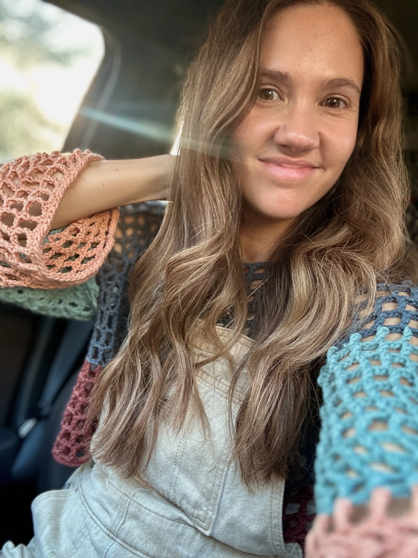 The challenge is to wear my handmade closet as much as possible! 

Don&rsquo;t let those crochet pieces just sit on the hanger! 

Also, trying to channel my inner @rachel.baumann in these overalls! 

Zephyr top pattern from @jb.babydesigns 
Yarn used