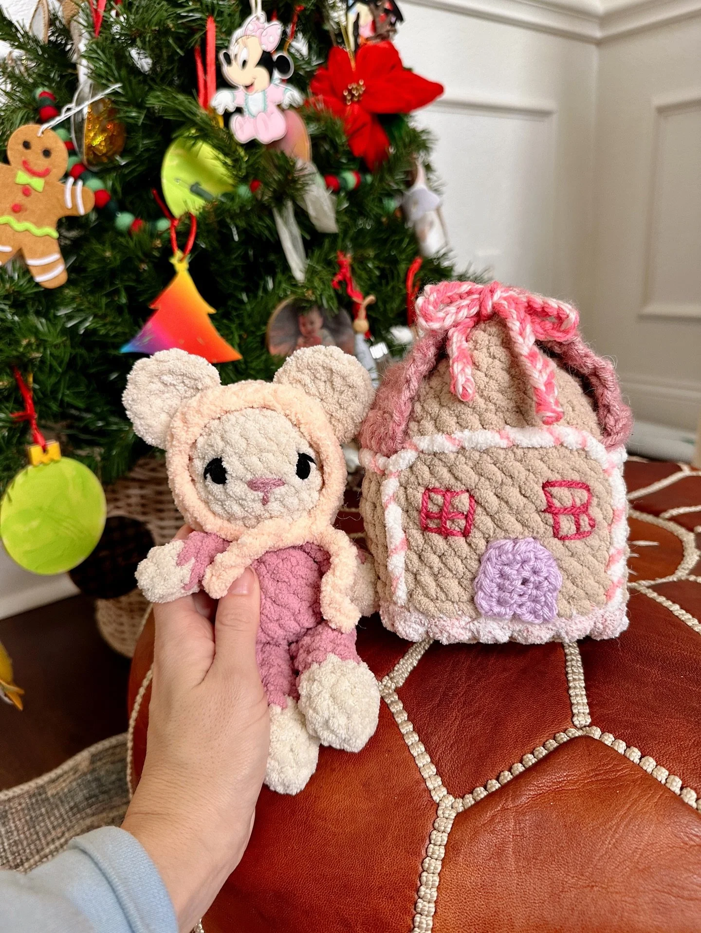 Not a creature was stirring, not even a mouse! 

Thought this gingerbread house needed a little baby house mouse!

Knocking more Christmas handmade gifts over here! Also pictured is my real kid tree so no judgement please 🙈

Mouse baby pattern from 