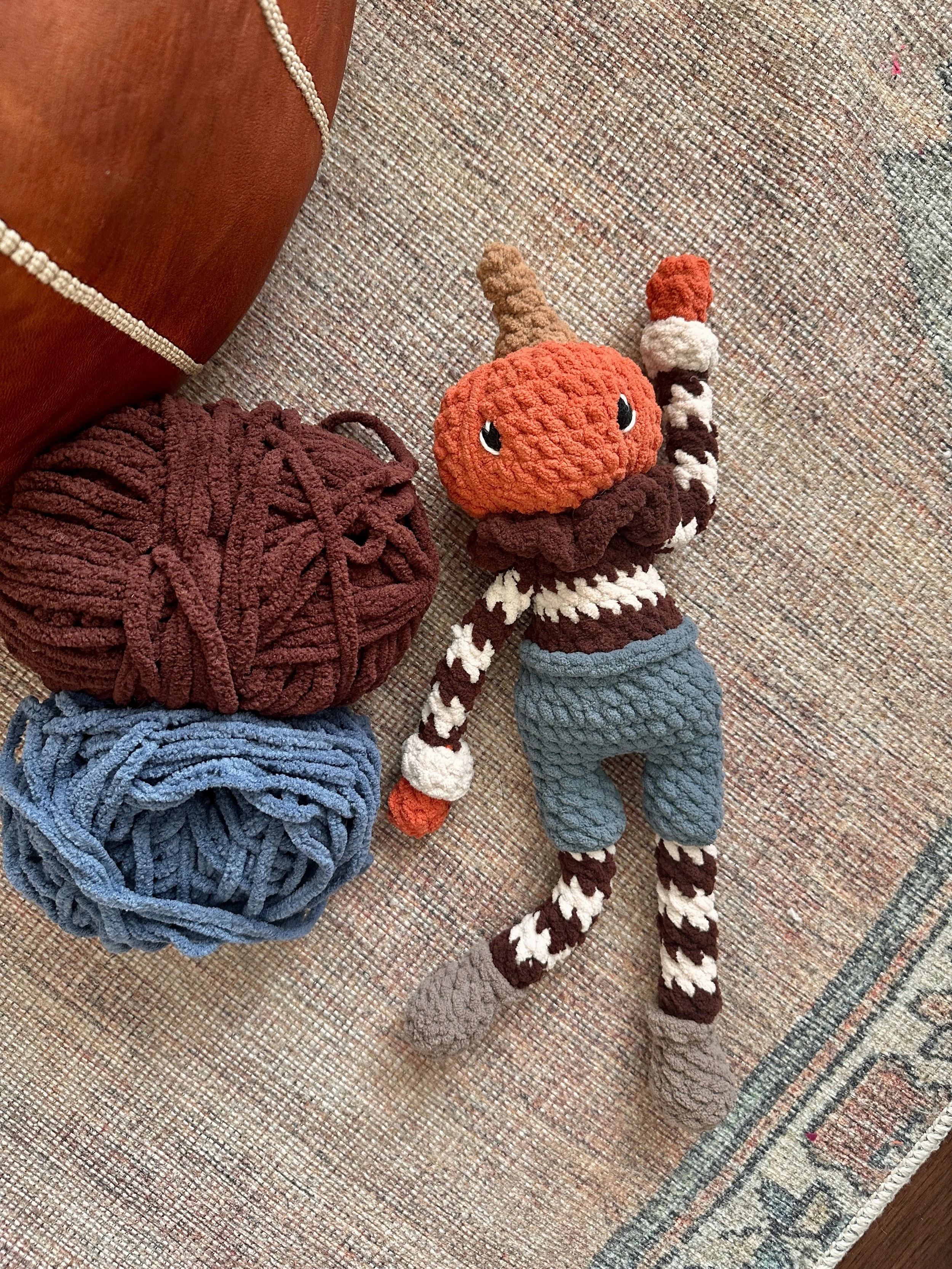 New guy just hanging around! 🎃 

This pumpkin man is the coolest and will be such a vibe this fall! Get a head start now! Need to make a matching size with both the big and the mini!

Mini Jack Pattern coming soon from @kitzknitz
