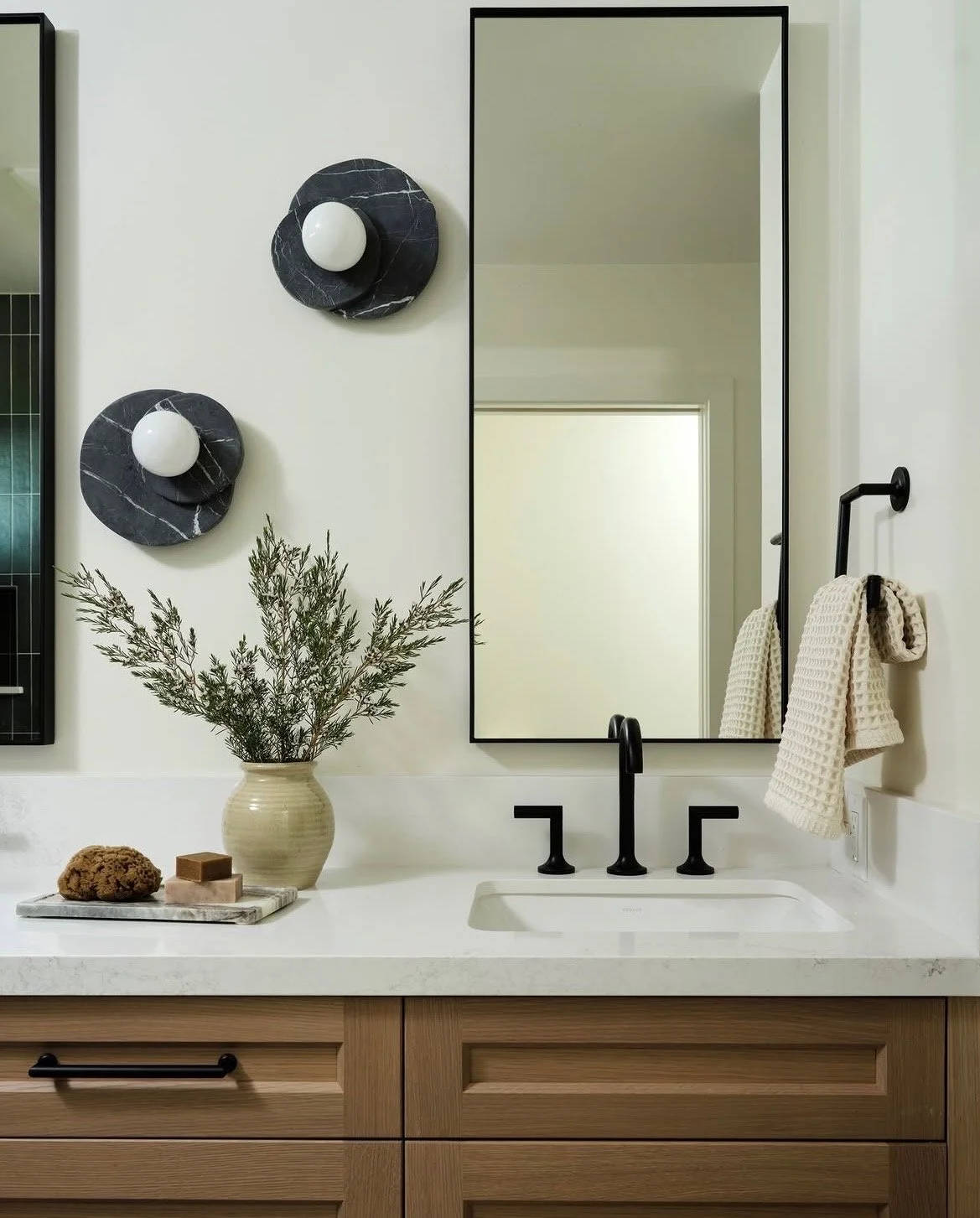 Design: Zara Khan Interior Design
Photography: Alessandro Yorba