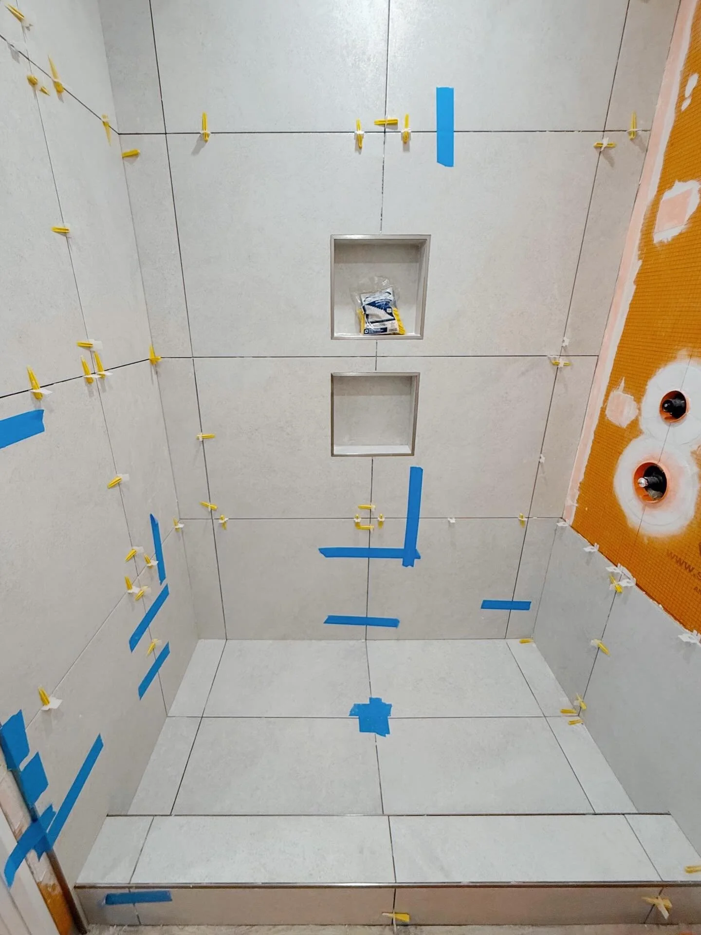 PROJECT COFFEEBERRY 😮&zwj;💨

Behind every lasting shower is a solid foundation. For this Irvine primary bath remodel, we used the @schlutersystemsna waterproofing system to ensure a watertight seal before setting each large-format tile.

From the n
