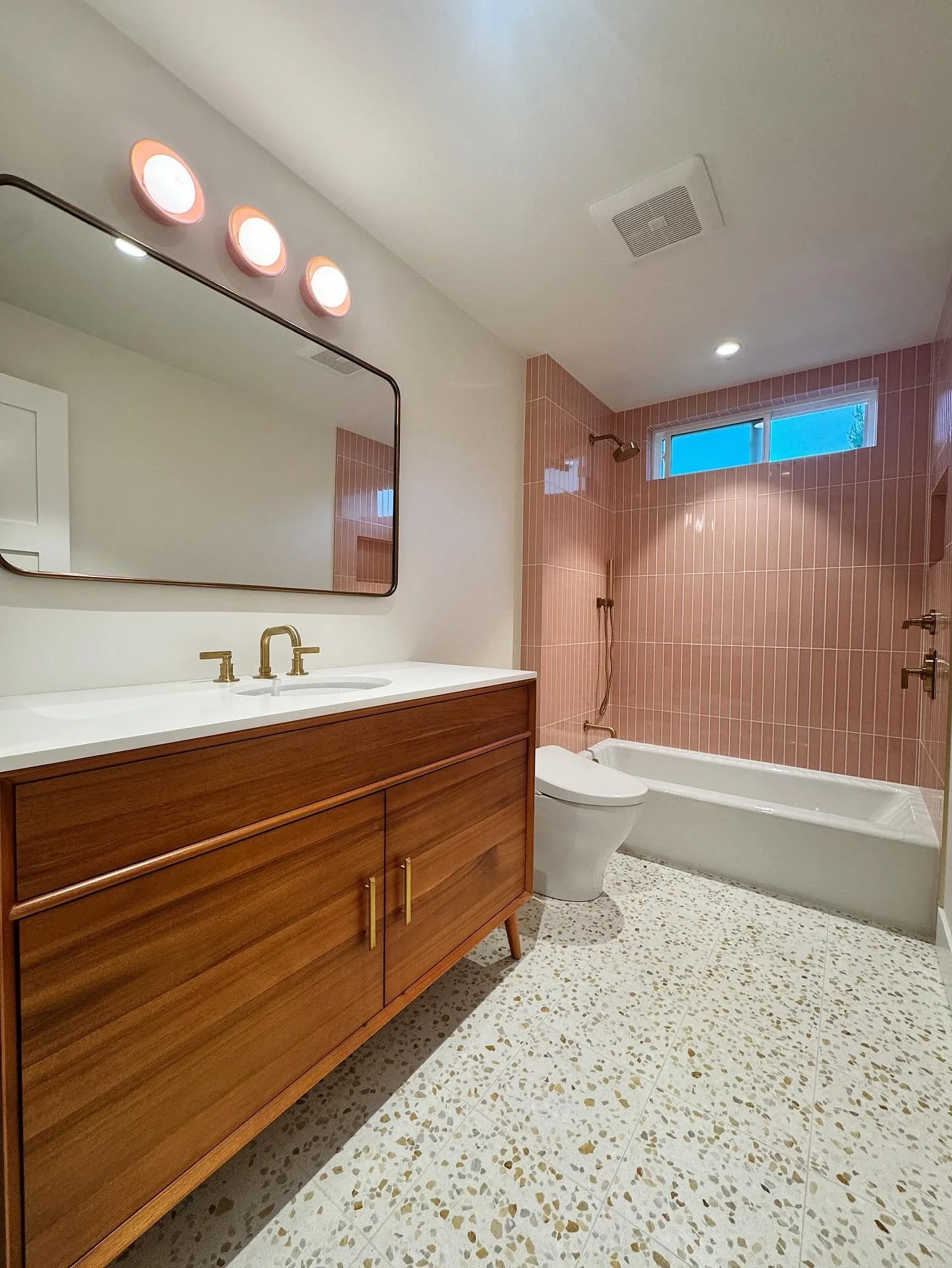 ✨PROJECT COPPERLEAF: UPSTAIRS BATHROOM✨

A blend of warm finishes, clean lines, and intentional color. This bathroom was designed to feel refreshing, modern, and quietly playful&mdash;proof that soft tones can still make a bold statement!