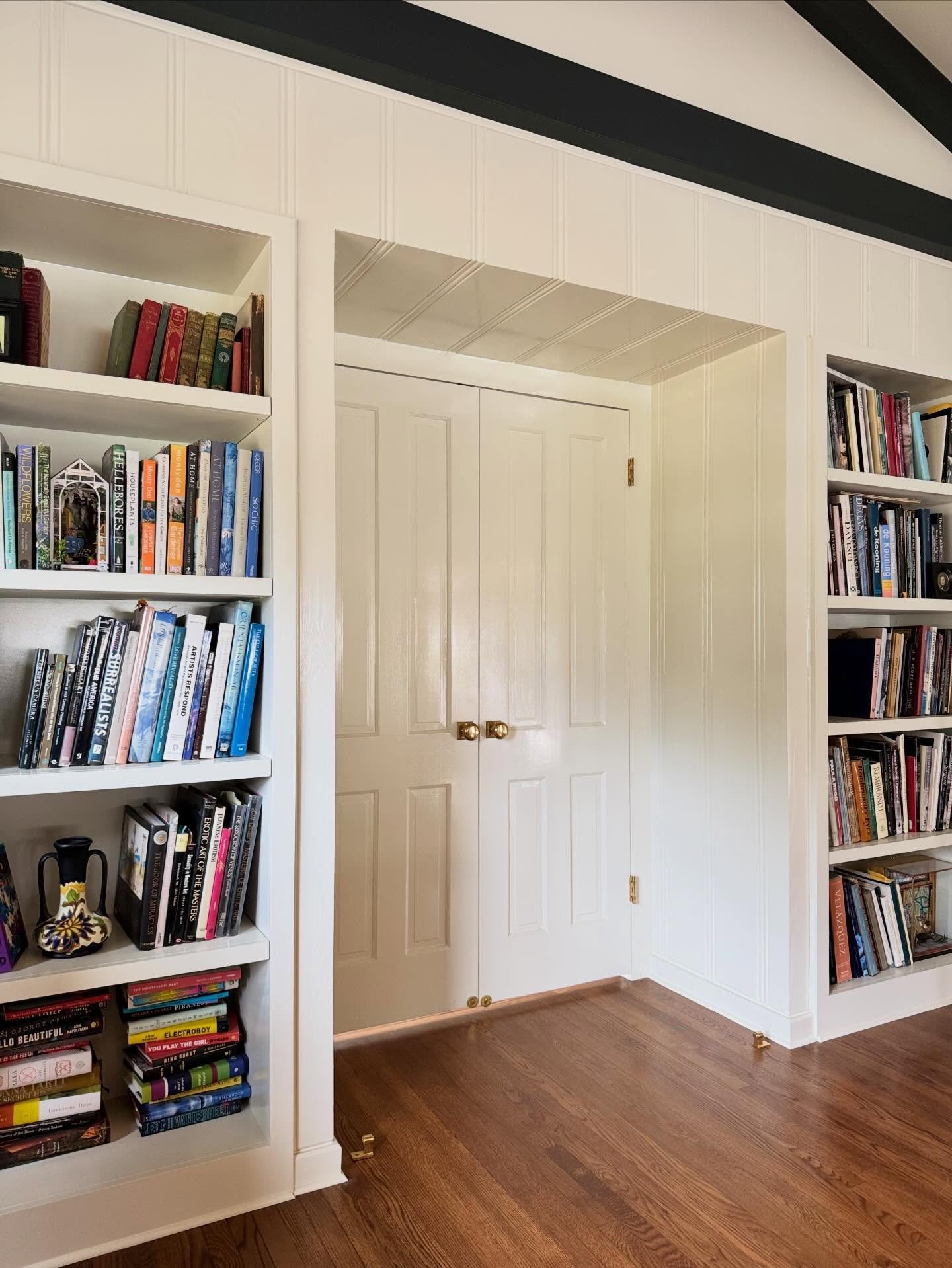 Wrapped Wednesdays: Where we highlight finished projects✨ PROJECT SYCAMORE INTERIOR!

Personalized storage, thoughtful layout, and hardware details that quietly do their job &mdash; the little things always pull it all together. Because details like 