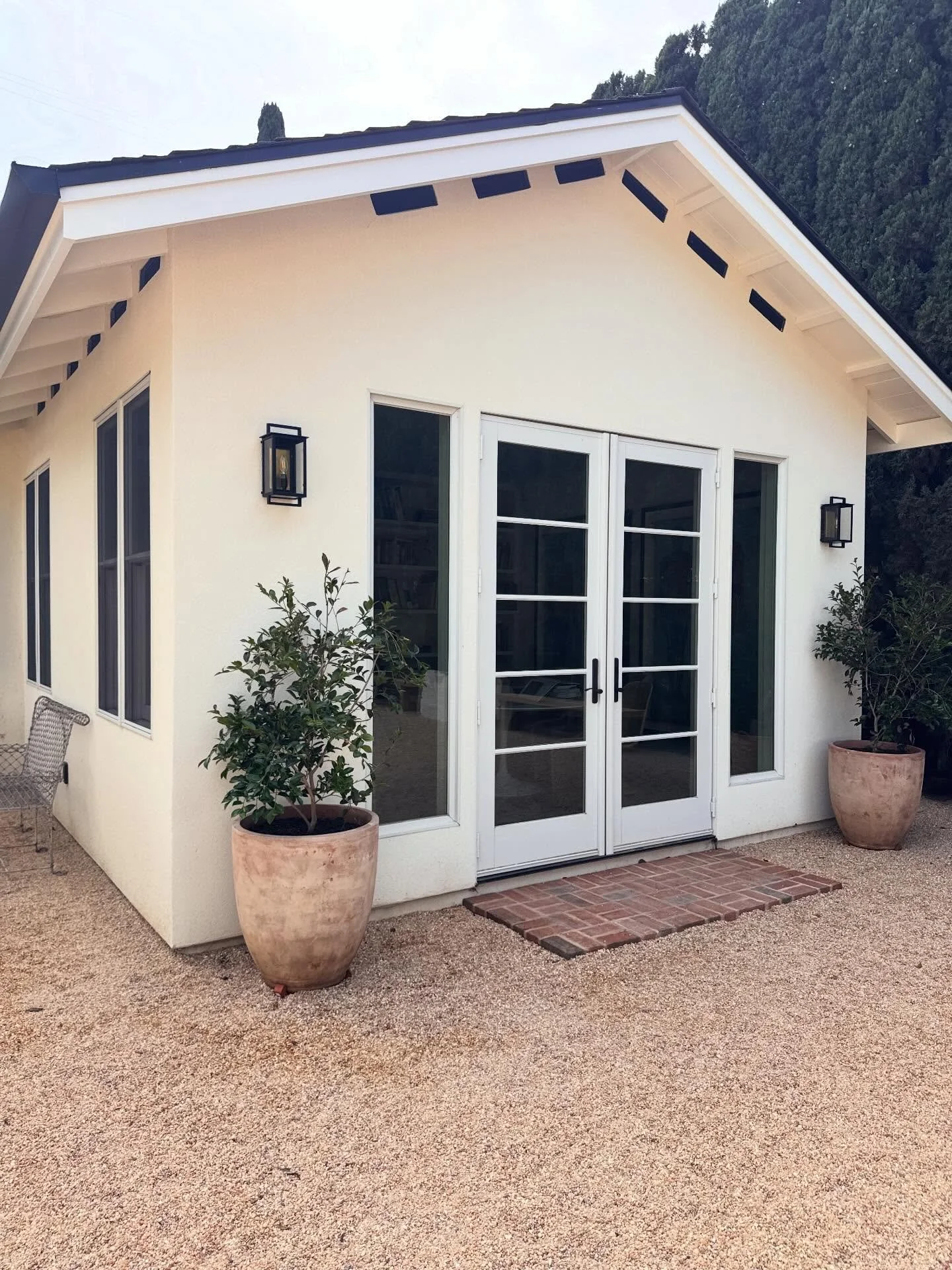 Taking a moment from our busy schedule to relish in the beauty that comes from all the hours of careful labor and quality tradework that goes on behind the scenes✨ Proud to present the outdoor corners of Project Sycamore! 

(Swipe to see the same spa