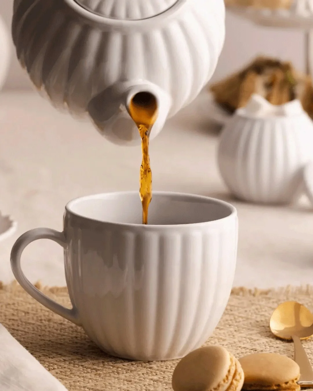 Crisp. Clean. Timeless.⁠
The Luxe Teapot and Mug in White are all about simple pleasures and everyday beauty. With their soft matte finish and golden touches, they&rsquo;re made to elevate your tea break.⁠
Available now&mdash;treat yourself or gift t