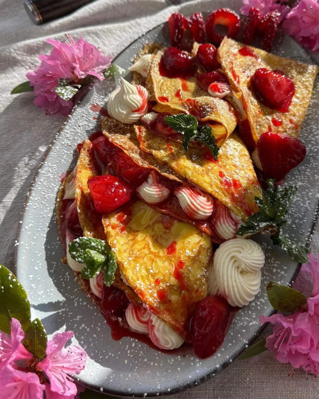 Strawberry Cheesecake Cr&ecirc;pes!!!⁠
Tender cr&ecirc;pes, whipped mascarpone, and jammy berries. Recipe by Vesela Asenova for Shun. Slice and prep with Shun Knives and call it your last-chance taste of summer sweetness.
