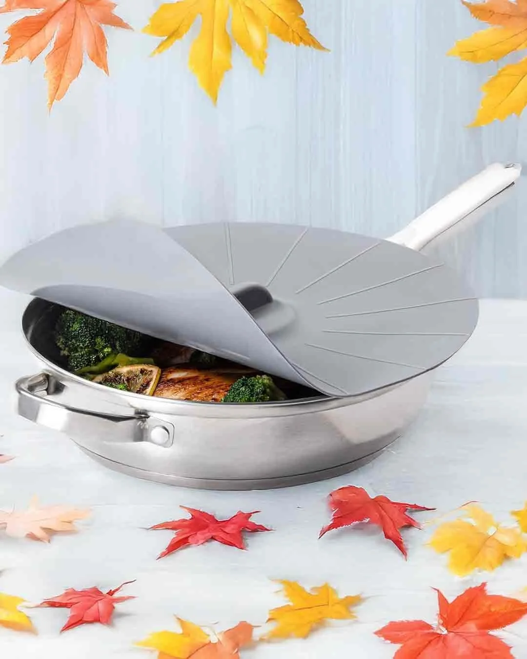 Leftovers? Covered. 🍗✨⁠
⁠
November&rsquo;s Gadget of the Month: silicone lids that do it all.⁠
They seal tight, lock in heat, and keep the mess in the bowl (not the microwave). Reusable, dishwasher safe, and ready to handle all that holiday cooking&