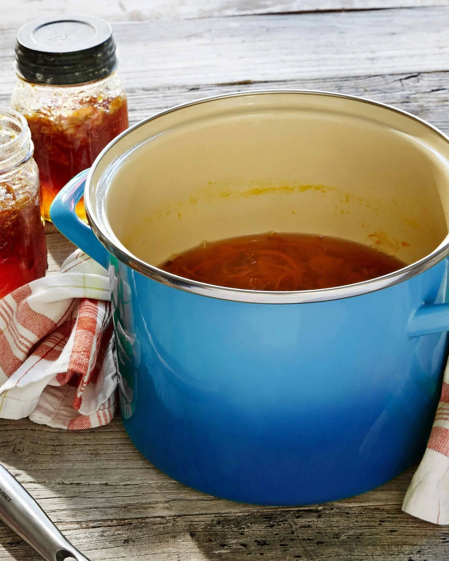 Cold days call for warm bowls. ❄️🍜⁠
We&rsquo;re celebrating Comfort Food Month with 20% off Le Creuset stockpots all January long. Whether you&rsquo;re simmering soup, boiling pasta, or building flavor from the ground up, a great stockpot makes all 