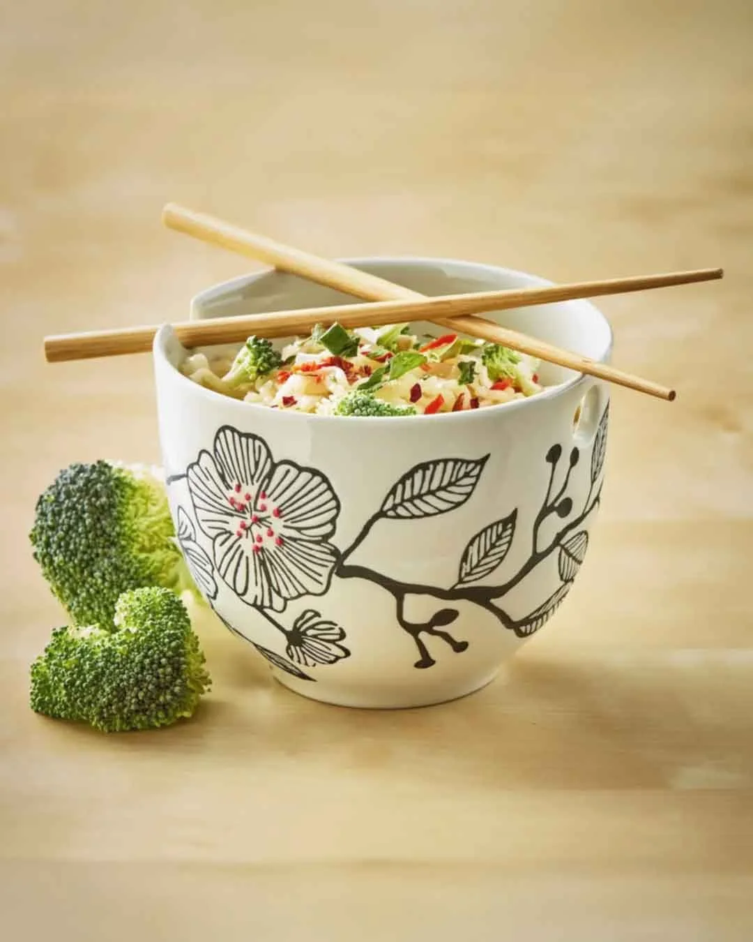Meet your new weeknight favorite. 🍜⁠
The Osaka Noodle Bowl with Chopsticks is made for cozy ramen nights, quick udon lunches, and everything in between. Clean lines, a comfortable shape, and chopsticks included&mdash;because the best kind of dinnerw