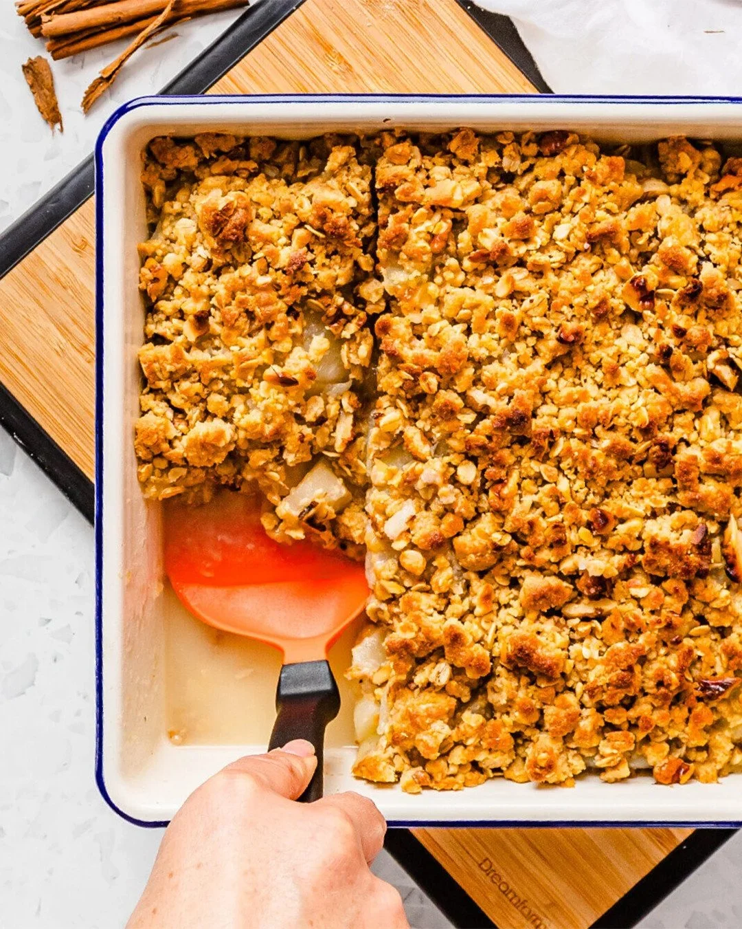 January Gadget of the Month: Chopula.⁠
The multi curved head scrapes corners and edges other spatulas miss, so nothing gets left behind. Available in 5 colors for just $11.95. Hit the link in our bio to see it on our site and shop.