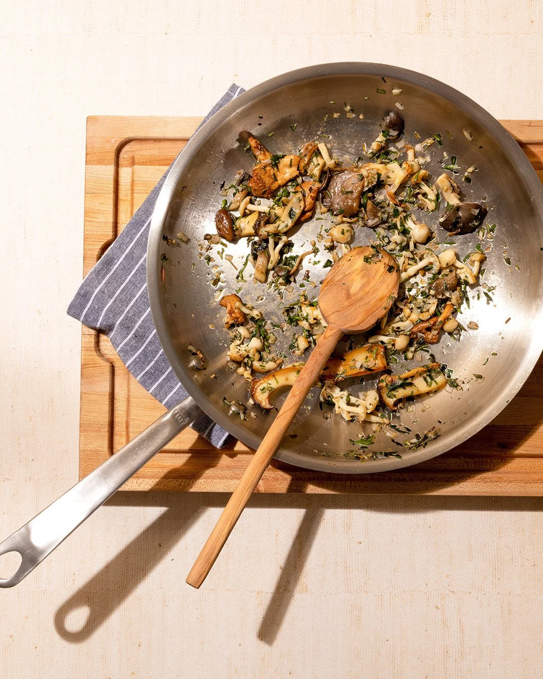 Halftime check: things are looking good for the Seahawks 👀⁠
Whether you&rsquo;re watching the Big Game or just here for the snacks, now&rsquo;s a great time to upgrade the pans behind the scenes. Made In Cookware is on sale IN-STORE ONLY&mdash;15% o