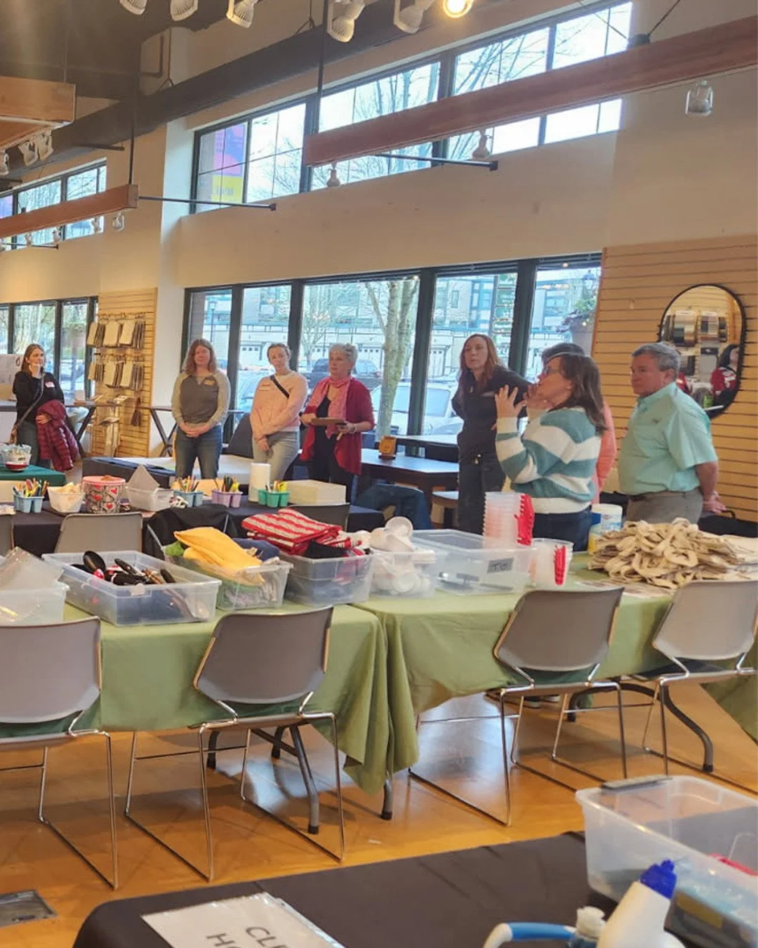 Yesterday was a beautiful way to celebrate Valentine&rsquo;s Day 💘⁠
⁠
At Kitchen Kaboodle Orenco, 35 incredible community members gathered in our store to create a whole lot of COMMUNITY LOVE assembling more than 100 &ldquo;Welcome Home!&rdquo; meal
