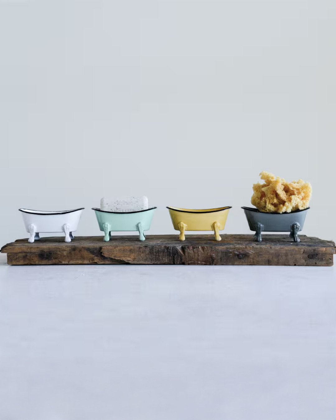 Small detail. Big difference. 🧼✨⁠
⁠
Cleaning Month isn&rsquo;t just about scrubbing &mdash; it&rsquo;s about smarter, cleaner setups. These bathtub-style soap dishes keep your bar soap elevated and dry, helping it last longer and keeping your sink a