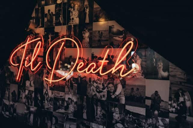 That backdrop was everything - theme black, white &amp; a pop of red.

Willow &amp; Philippa xx

📸 @wovenbynicole