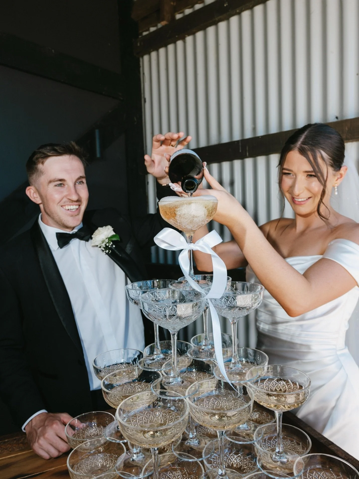 We love a good champagne tower to kick off the party🍾 

Willow &amp; Philippa xx

@moments__and_waves 
@phillipashairretreat 
@katyjanemakeupartist 
@the_flower_bomb_nz