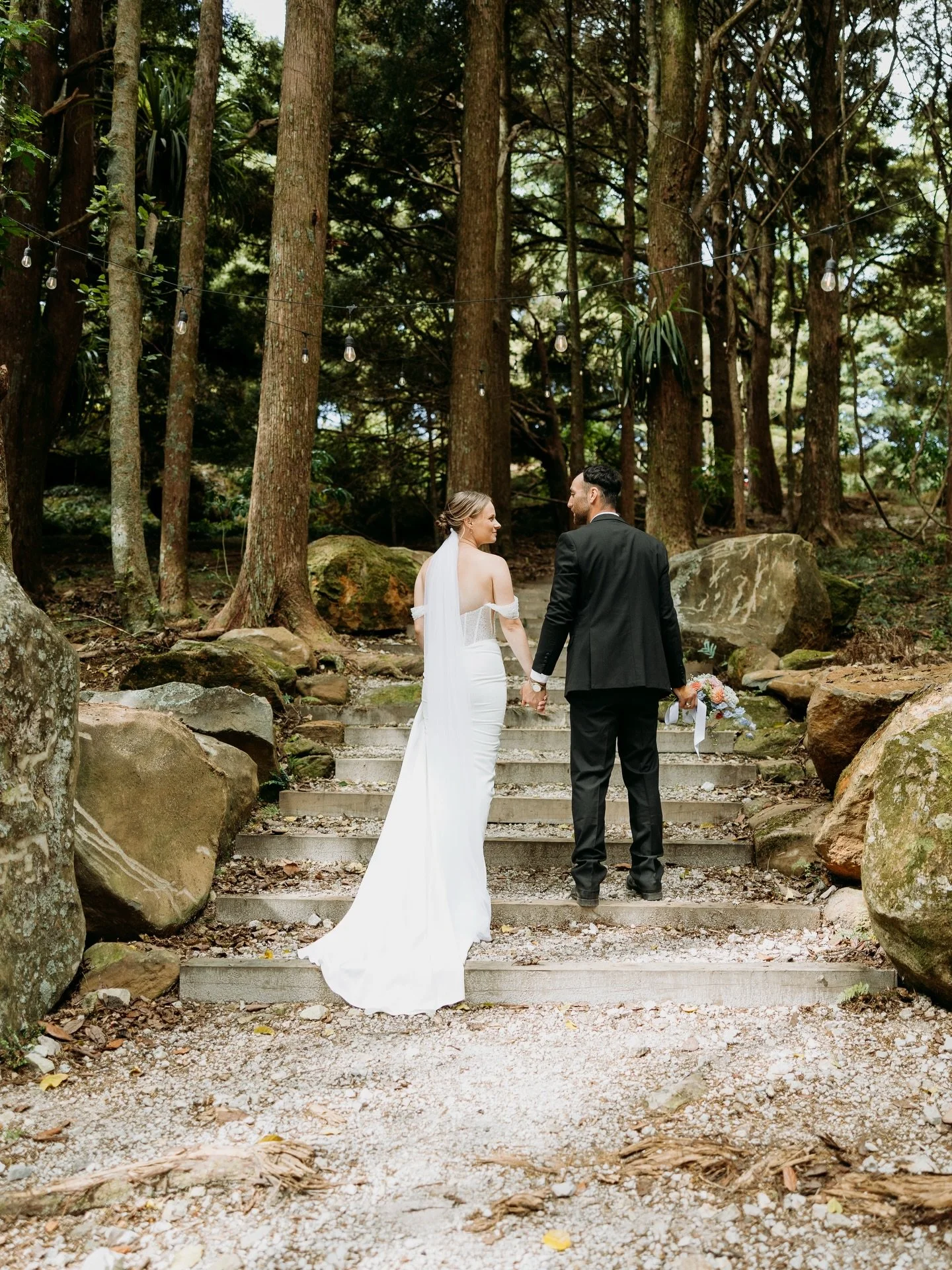 Why 80% of our weddings are set amidst the woods? It's not just about the scenery, the canopy above provides the perfect blend of shade and sunlight, making it ideal for long, summer shaded celebrations with loved ones. No wonder our couples love lin