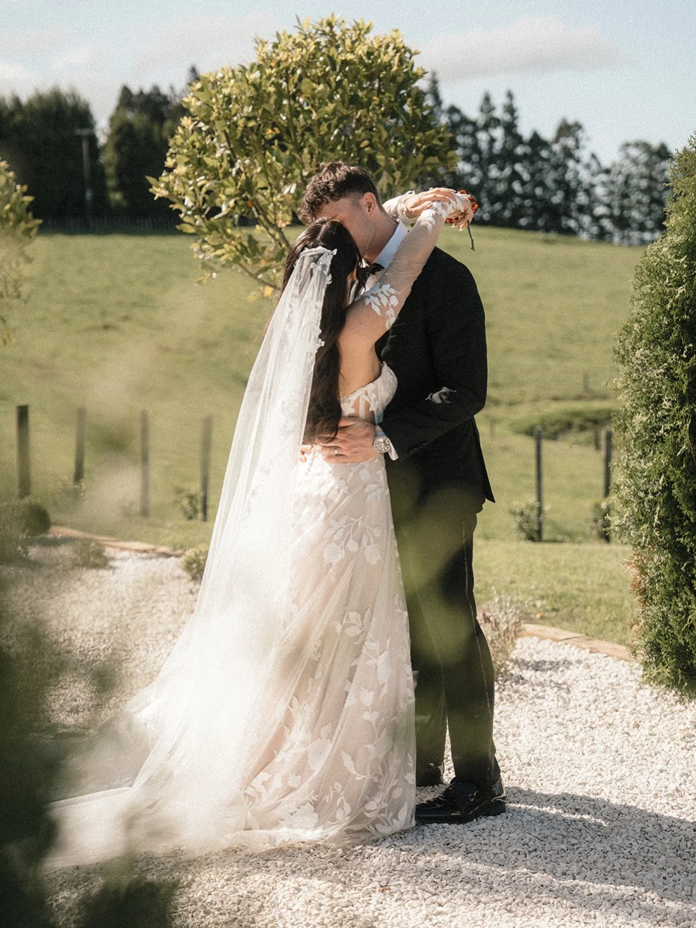 C &amp; C 🤍

Willow &amp; Philippa xx

@infinitehairdesign 
@revelinwhite 
@astrabridal.auckland 
@the_flower_bomb_nz 
@deananddust 
@takenbyromina 
@makeupbyannalisebergman