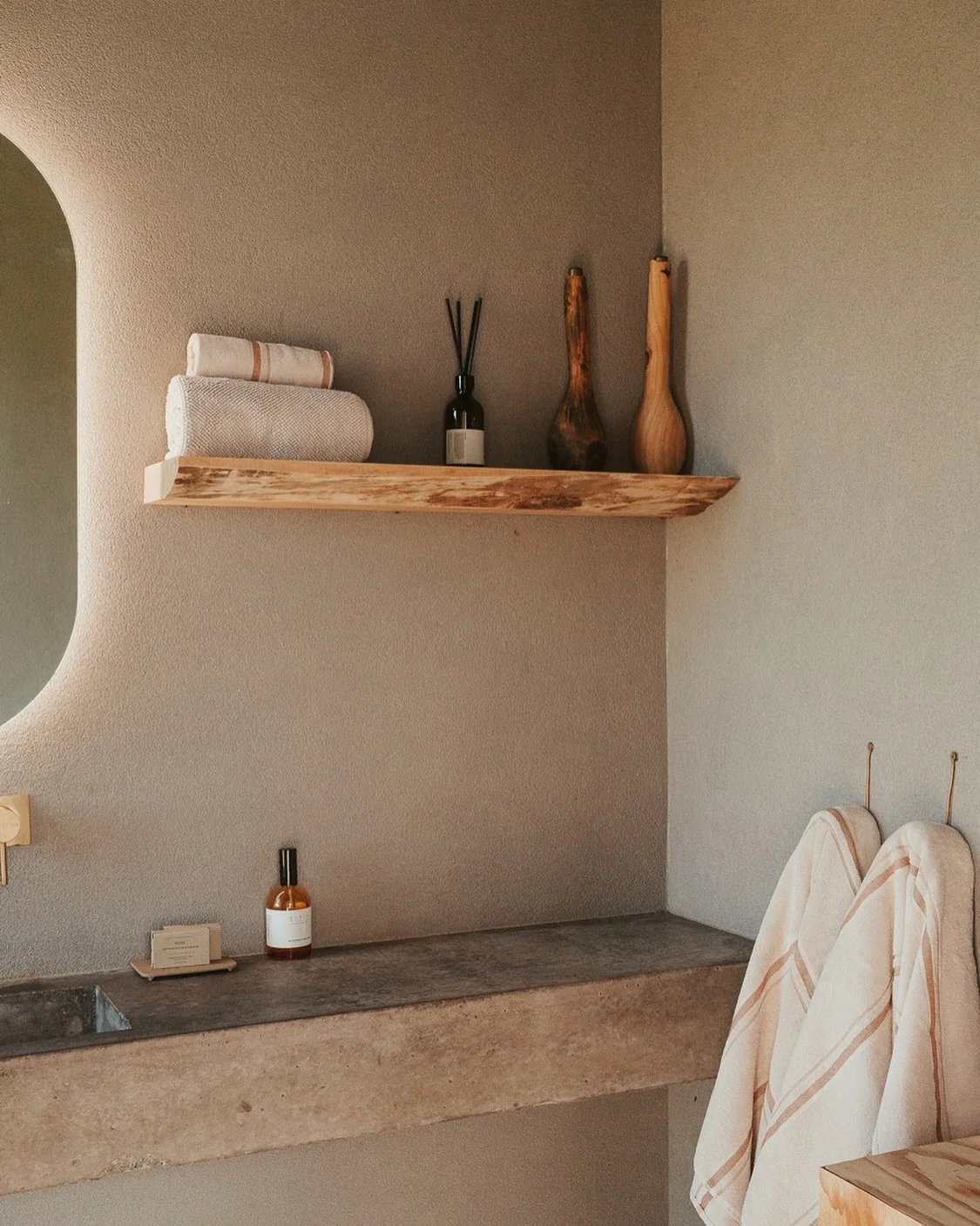 It&rsquo;s often the little things that elevate a stay, and bathrooms are no exception. 

At some of our favourite slow stays, like @saltycabins_ featured here, the sustainable bathroom details make all the difference 🌿

#slowstays #slowtravel #ecoc