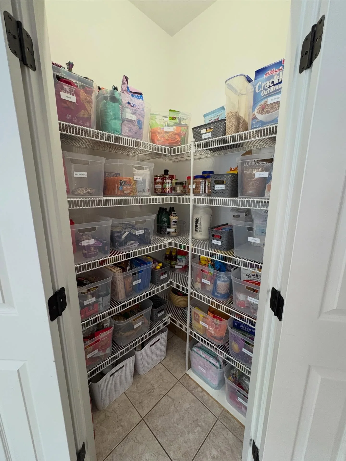 Coming out of social media retirement to show off the team&rsquo;s work today in this pantry!

👏🏻👏🏻👏🏻