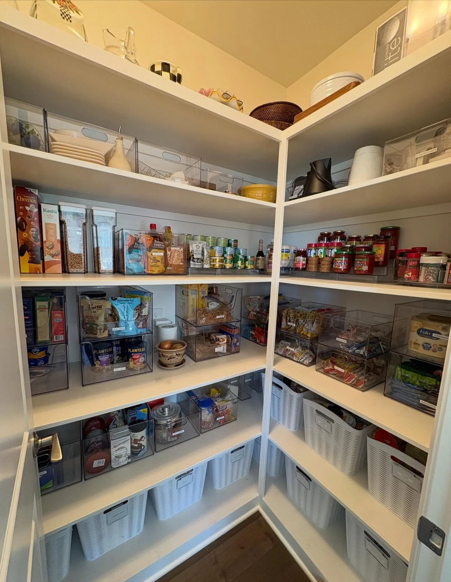 Team @auntie__em_ and @kellymarydady killed it today with this clients pantry!

🙌🏻🙌🏻🙌🏻🙌🏻

Reach out if you need us to assist you for a day to make THIS your reality!