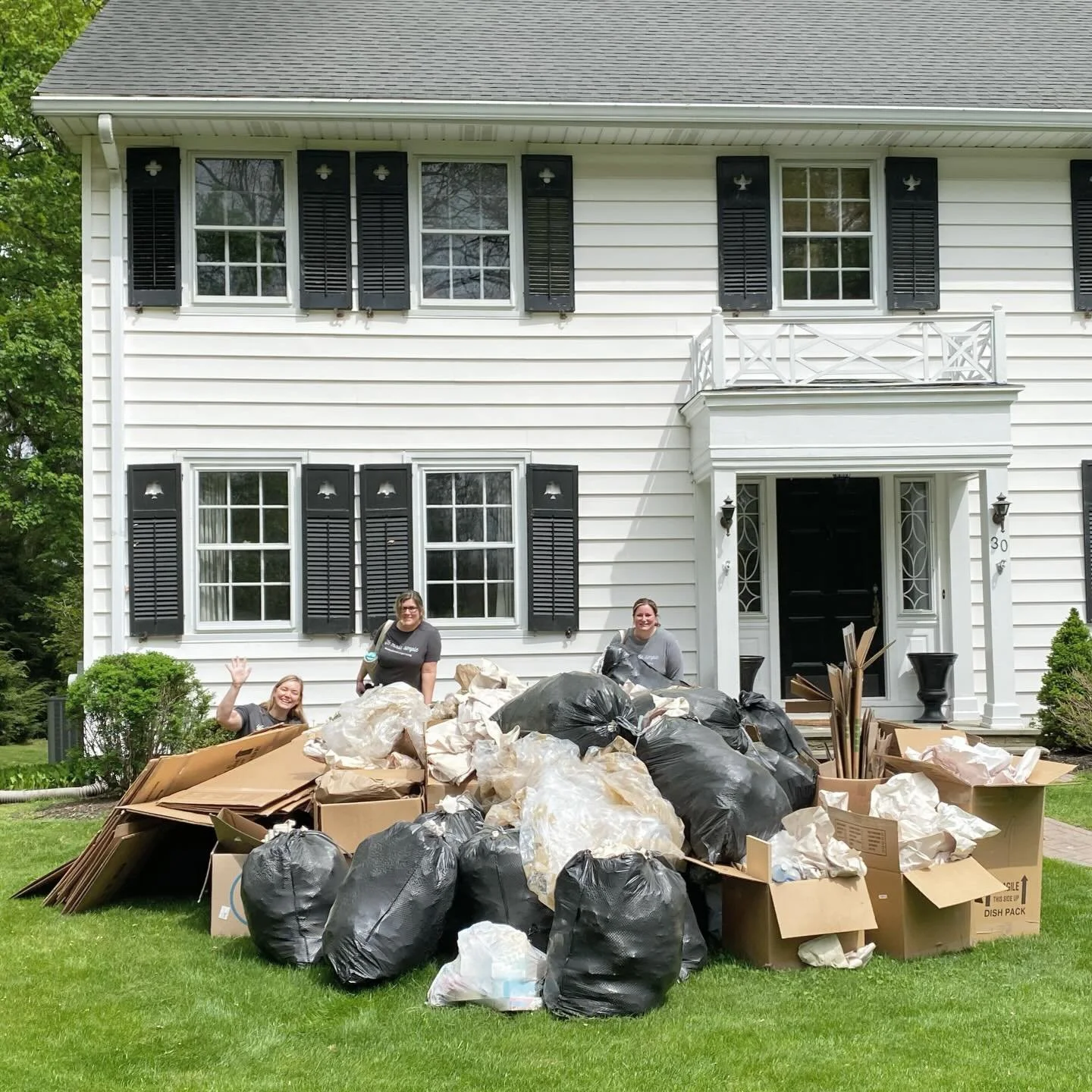Did you know our team can assist you in moving into your new home?

Our team helped this client unpack their entire home in 4 days, allowing them to truly get settled asap. Moving is stressful no matter what, so let us help you alleviate some of it w