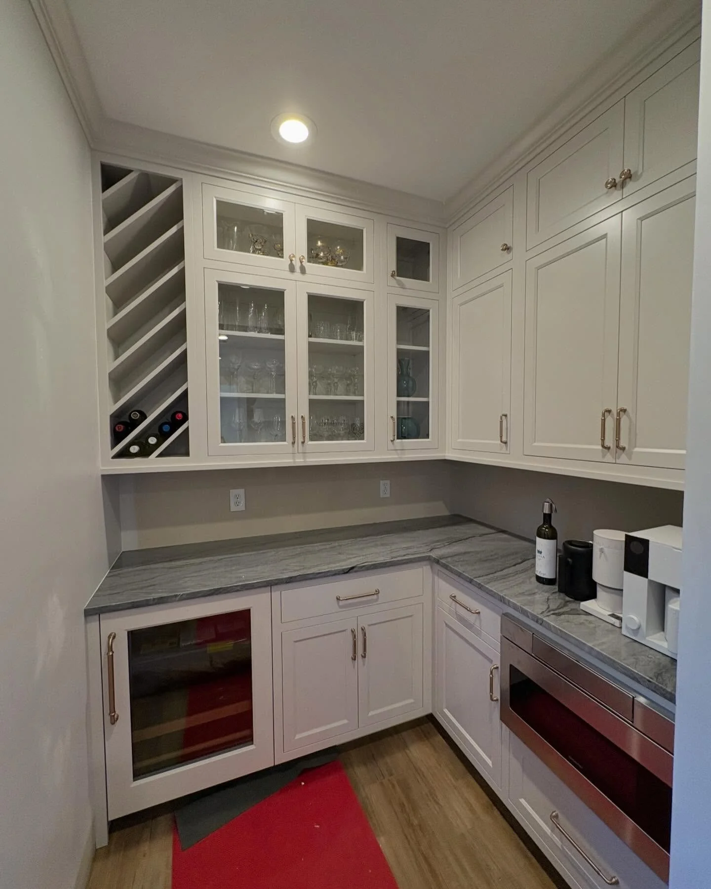 Our fav projects are the ones where we get to step in and organize after the designers/remodelers/contractors thoughtfully transformed a space!

Getting settled in your newly remodeled space matters and we can do it for you the right way, in a day, w