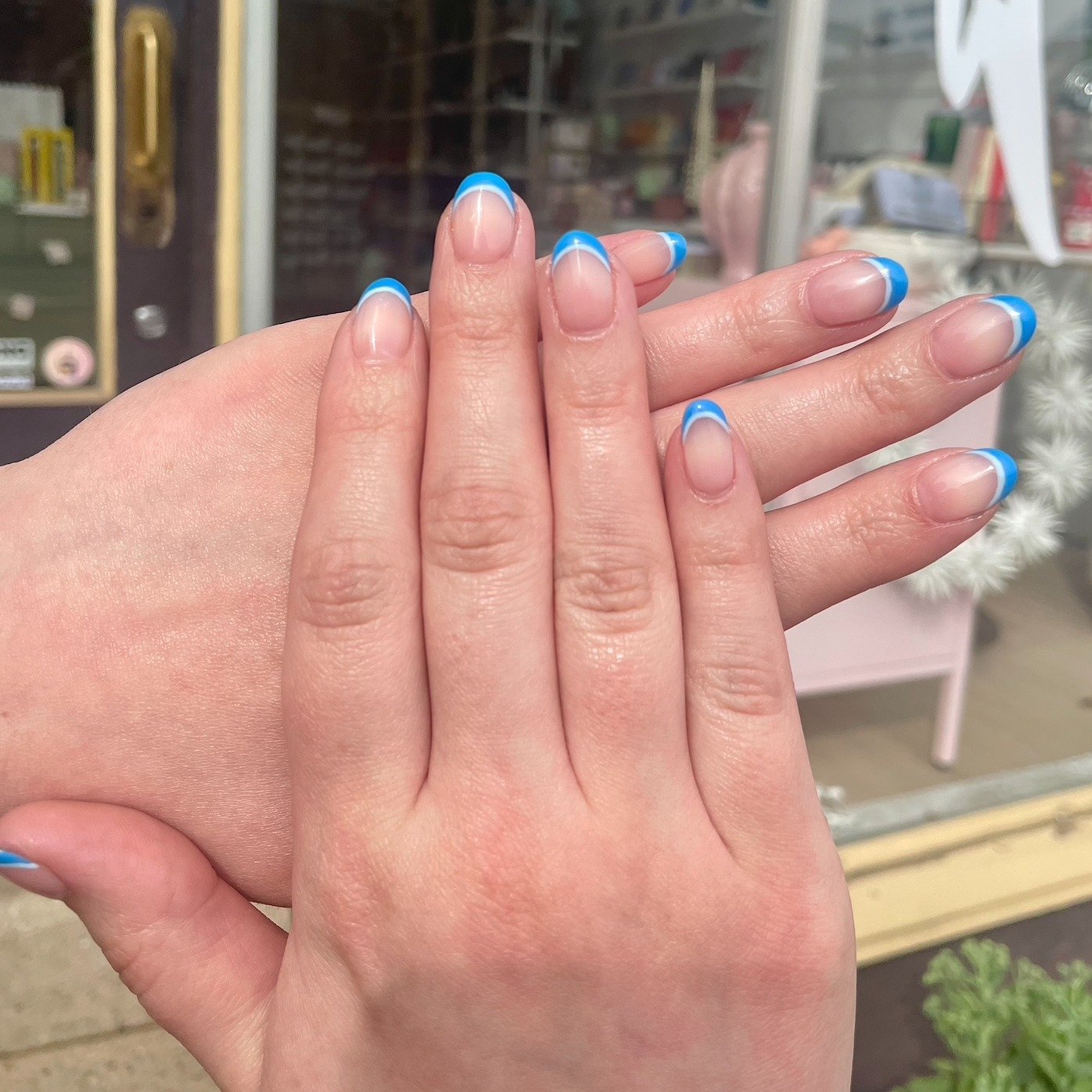 Feelin&rsquo; blue&mdash;in the best way possible 💙✨ // Tier 2 nail art by Abby

Polished Hamilton is open Tuesday-Saturday from 10-7pm and Sunday 10-4! Book online @ polishedhamilton.com 

#nailsdesign #nailtechs #nailtech #NailPolish #SalonOpening