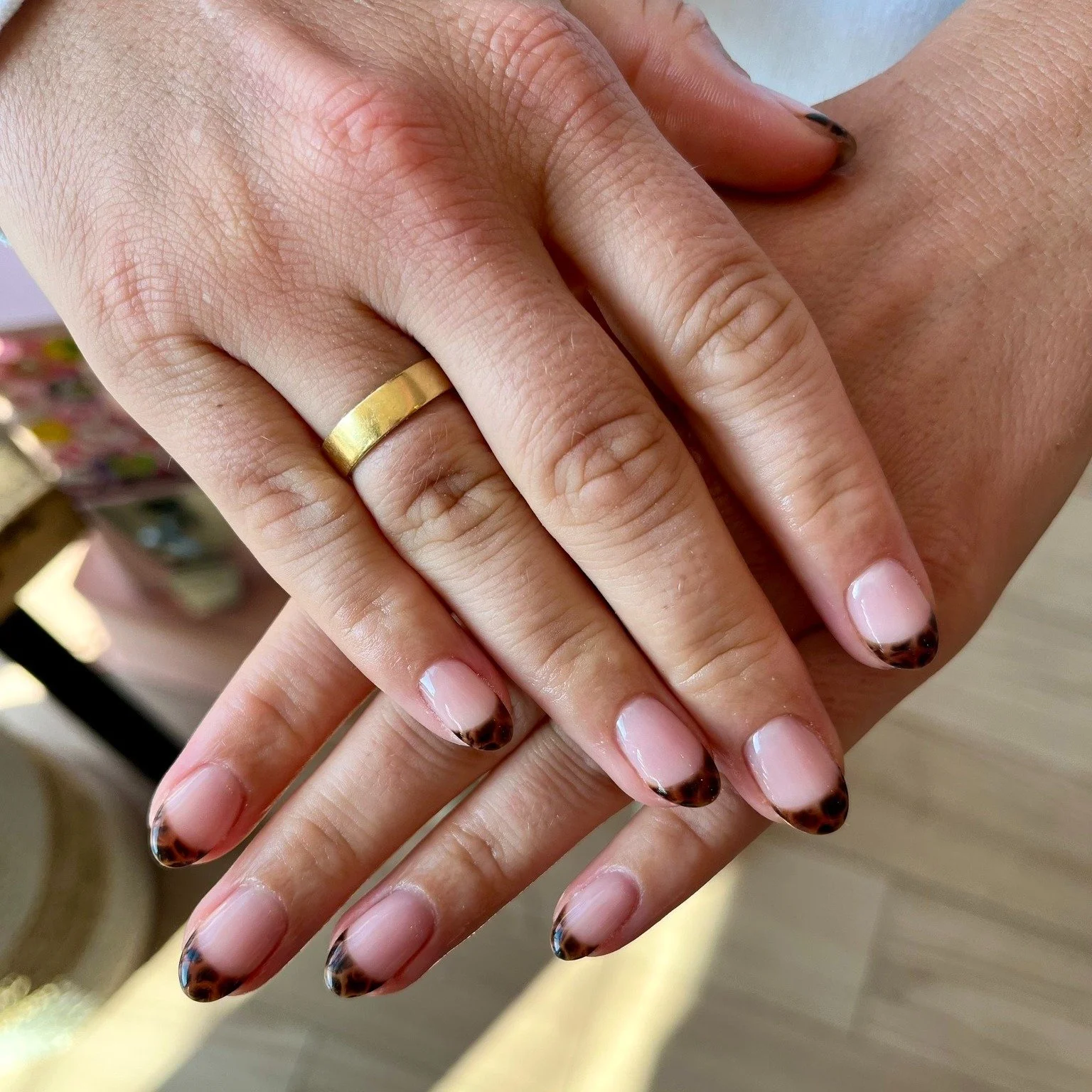 Tortoise French&hellip; because neutrals don&rsquo;t have to be boring 👏🏼🤎 // Tier 2 nail art by @nailsbysophcall 

Polished Hamilton is open Tuesday-Saturday from 10-7pm and Sunday 10-4! Book online @ polishedhamilton.com 

#nailsdesign #nailtech