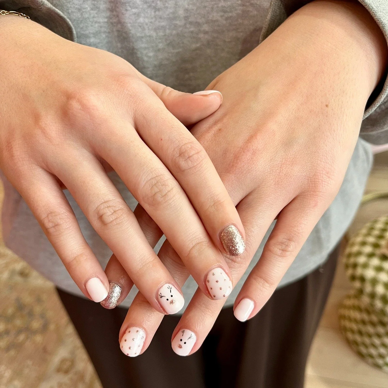 Santa&rsquo;s favorite? Obviously the one with the cutest nails! 🦌✨ // Tier 1 nail art by @nails.by.ceci 

Polished Hamilton is open Tuesday-Saturday from 10-7pm and Sunday 10-4! Book online @ polishedhamilton.com 

#nailsdesign #nailtechs #nailtech