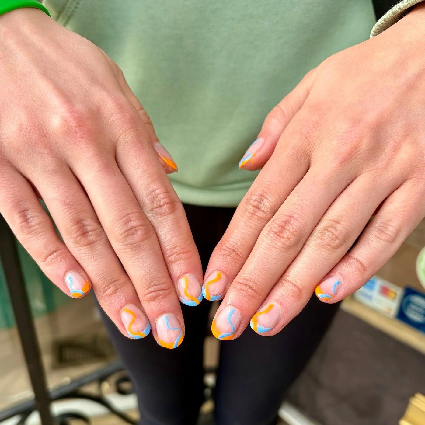 A tiny pop of color for the perfect spring mani 🌷 // Tier 2 nail art by @jilli.nails 

Polished Hamilton is open Tuesday-Saturday from 10-7pm and Sunday 10-4! Book online @ polishedhamilton.com 

#nailsdesign #nailtechs #nailtech #NailPolish #SalonO