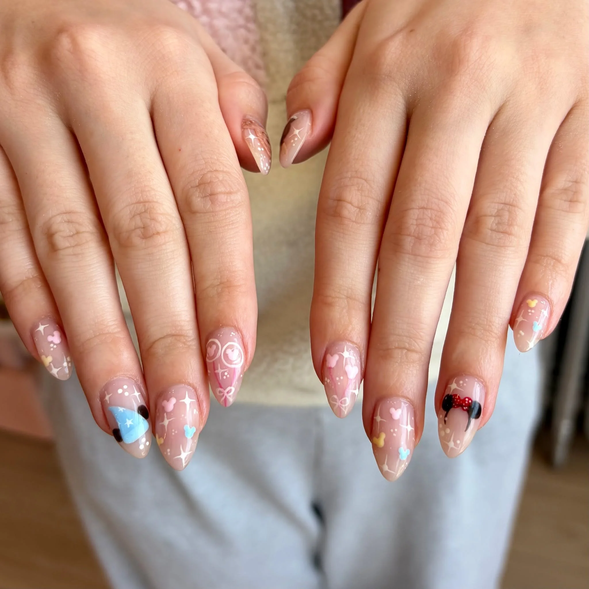 A little bit of magic on every fingertip ✨ //Tier 3 nail art by @nails.by.ceci 

Polished Hamilton is open Tuesday-Saturday from 10-7pm and Sunday 10-4! Book online @ polishedhamilton.com 

#nailsdesign #nailtechs #nailtech #NailPolish #SalonOpening 