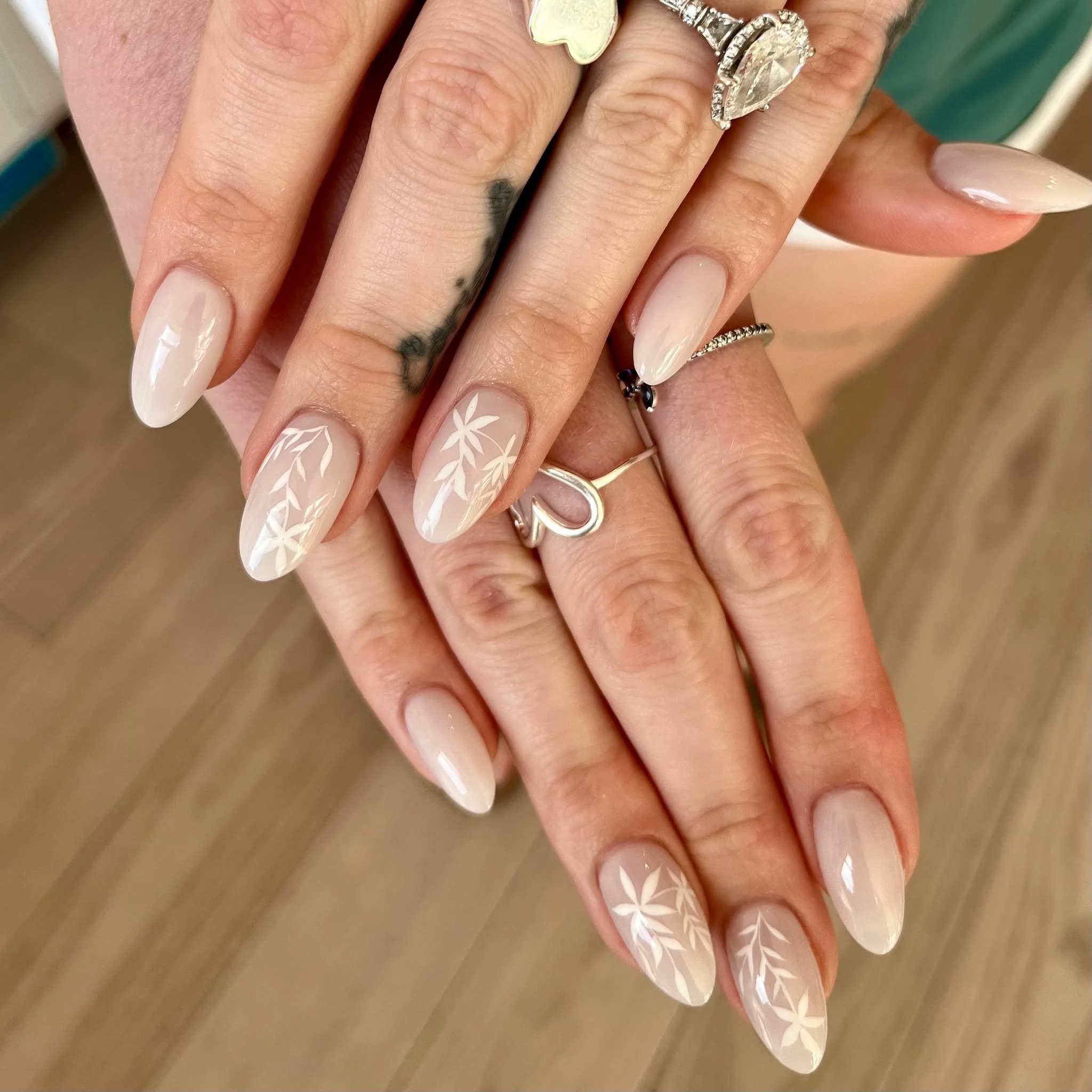 Proof that neutrals never have to be boring // Tier 2 nail art by @nailsbysophcall 

Polished Hamilton is open Tuesday-Saturday from 10-7pm and Sunday 10-4! Book online @ polishedhamilton.com 

#nailsdesign #nailtechs #nailtech #NailPolish #SalonOpen