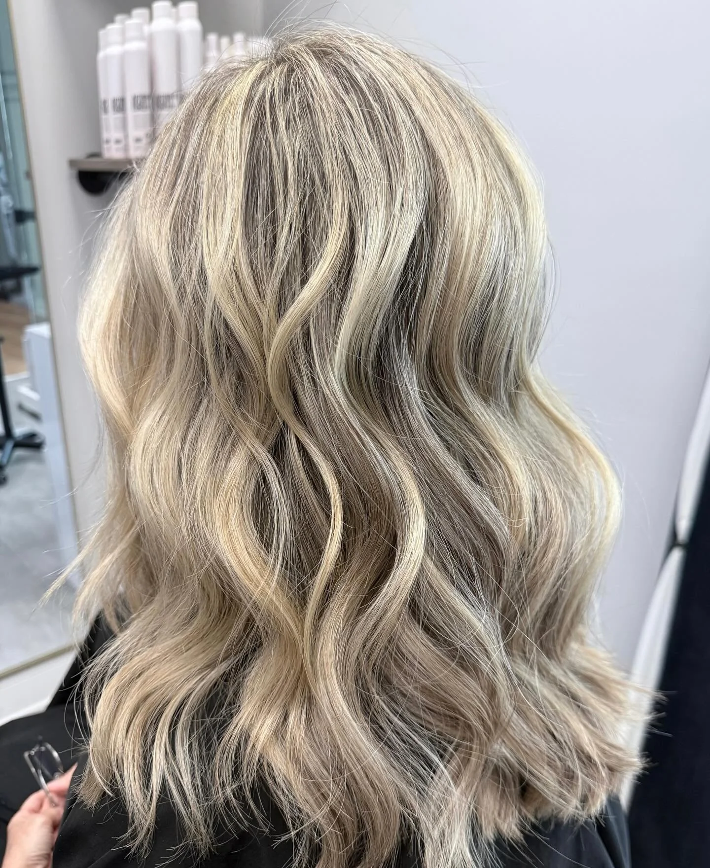 Cookies n&rsquo; Cream 
.,,
#blonde #blondespecialist #blondehair #blondehighlights #blondebalayage #haircolor #haircolorist #bestofbalayage #mississaugahairstylist