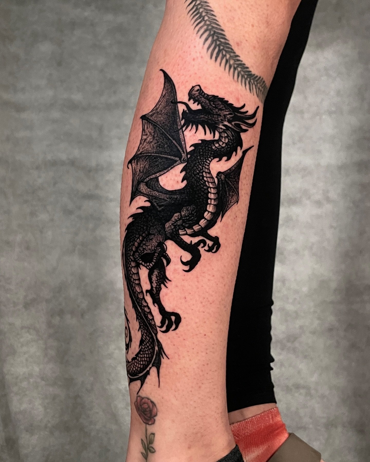 Thank You Katrina! 🐲
Hit the Link in my Bio for Appointments!⚡️
.
.
.
#blackworktattoo #dragontattoo #amctattoos #folsomtattoo #sacramentotattoos #folsomtattooartist #blackworktattoo #folsomca