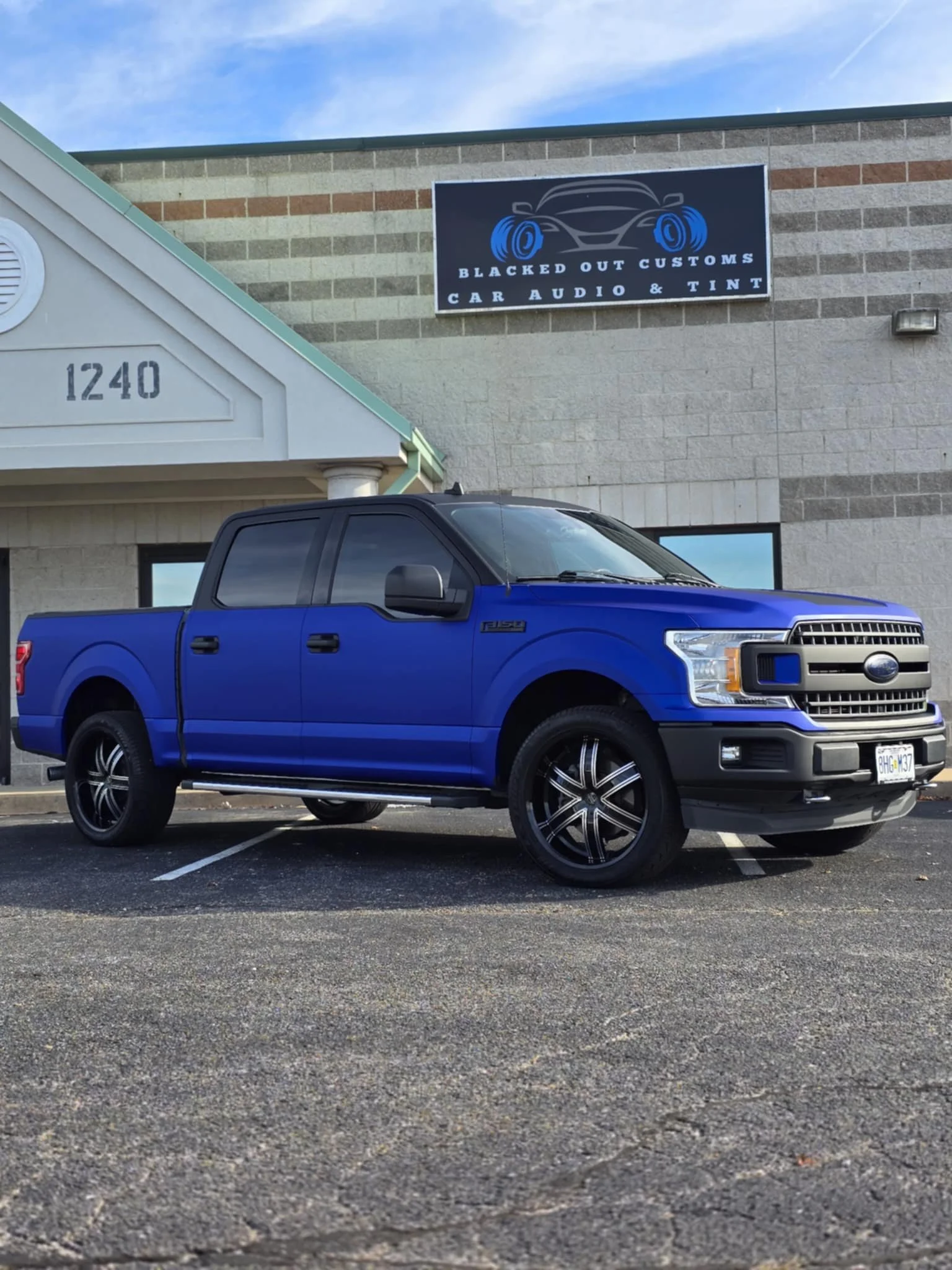 Full vinyl wrap installation