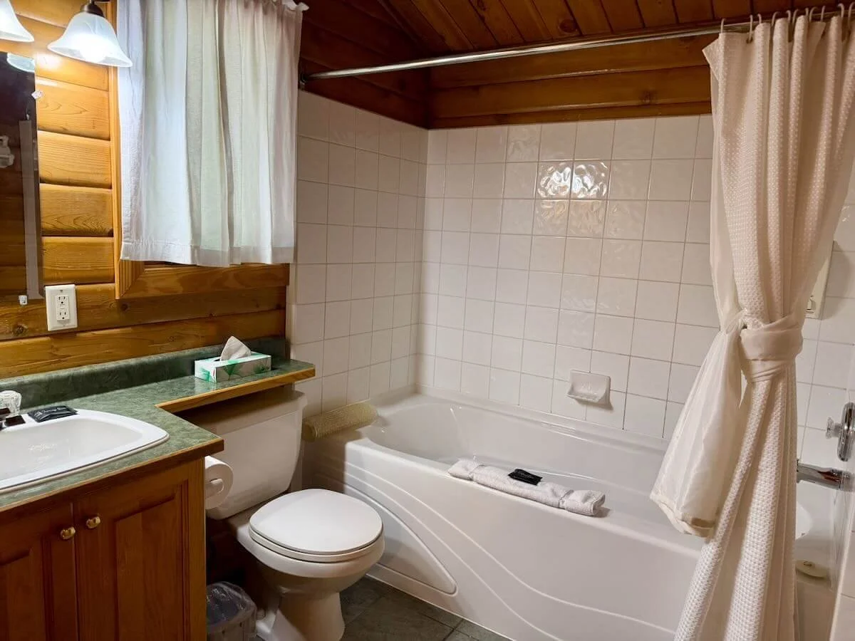 Bathroom layout in Orca cabijn