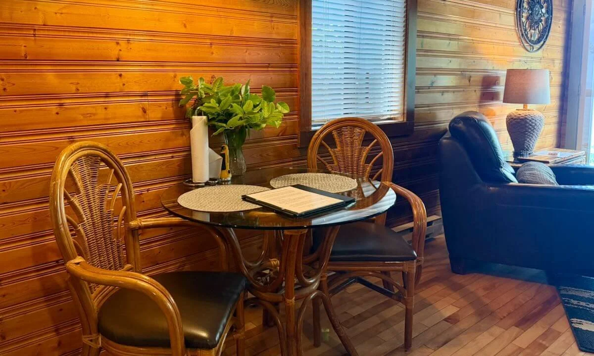 Cabin 12 dining table and chairs