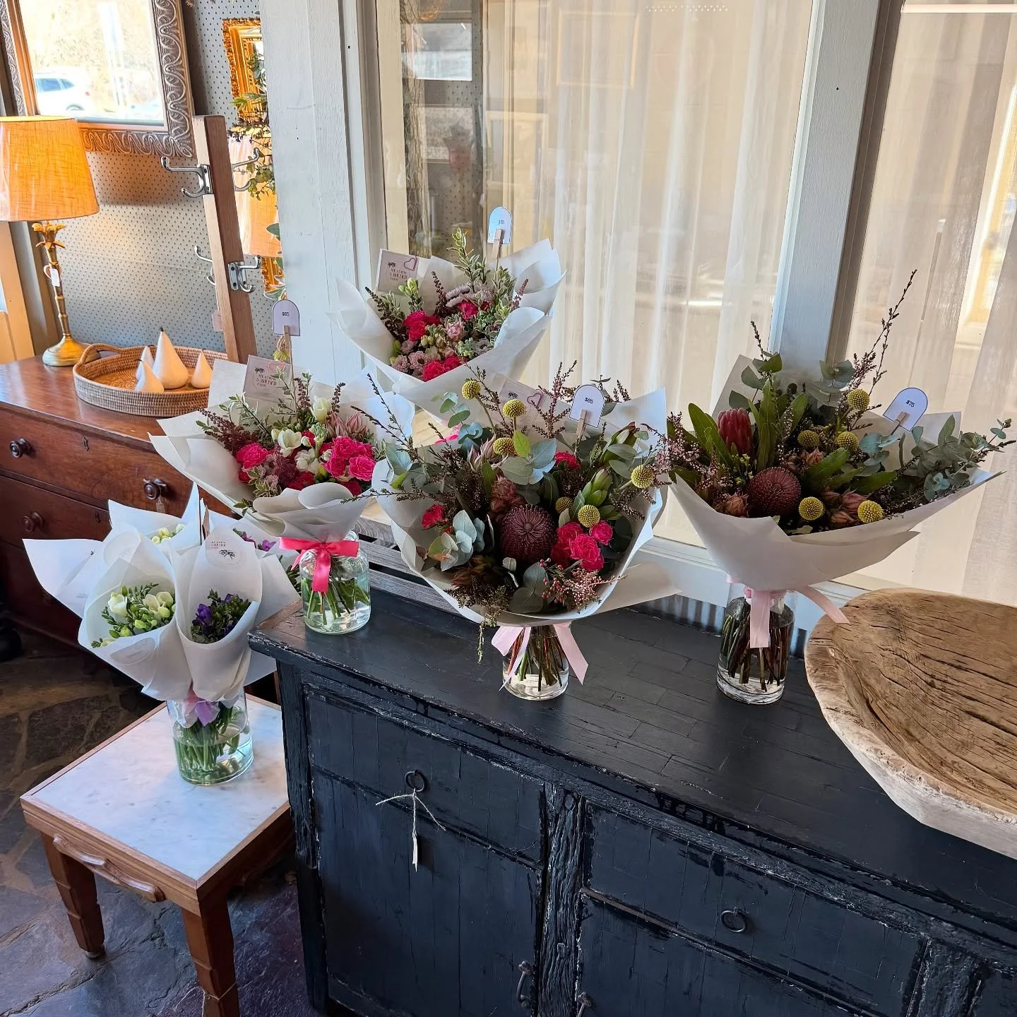 Fresh flowers for your weekend available today @themalbon_bungendore 

This week we have got gorgeous market bunches of fragrant freesias, native wildflower bouquets and soft, pretty mixes to brighten your home, gift to a loved one or take along to t