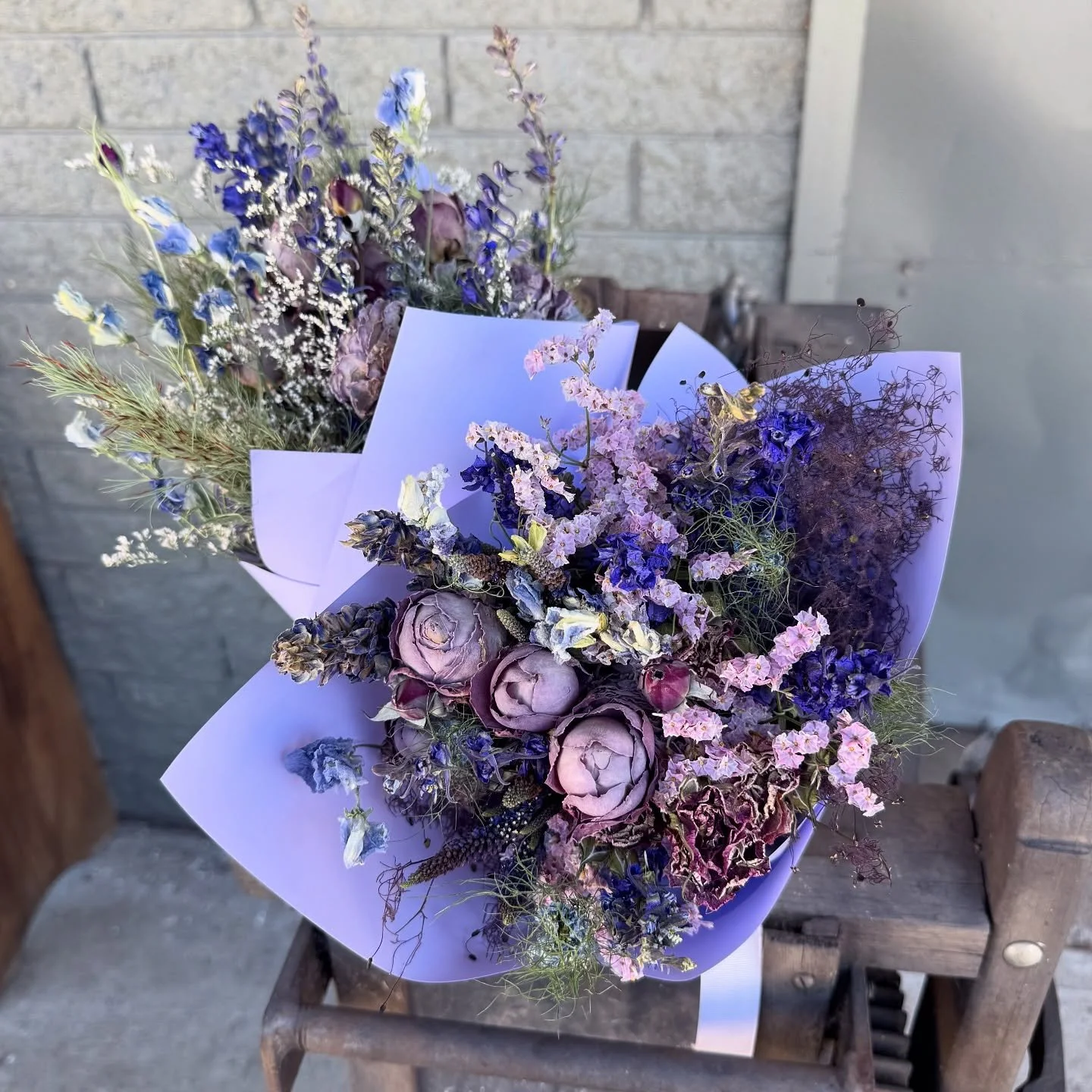 Our dried flower bouquets have been restocked @themalbon_bungendore 

We completely cleared out our drying shed this morning making bunches - just in time for your Chrissy shopping!

Some of the flowers we dried as an experiment - flowers I didn&rsqu