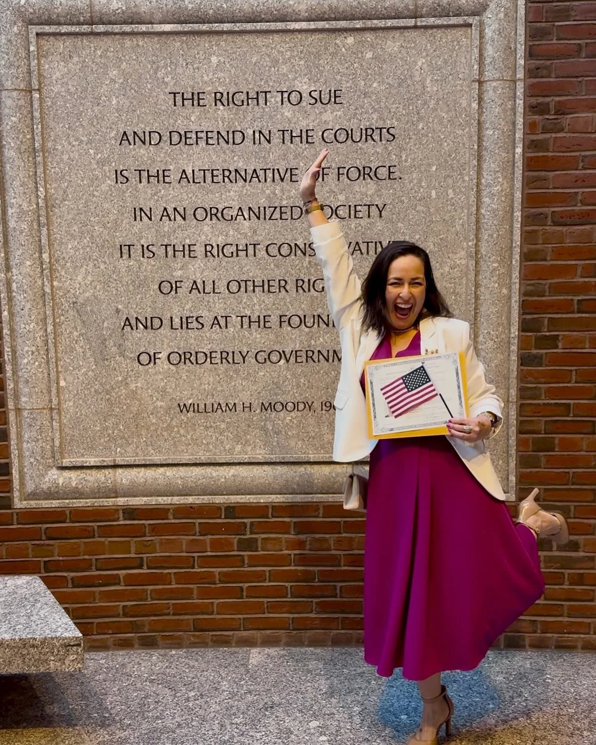 Solo quienes somos inmigrantes en USA entendemos el esfuerzo y la valent&iacute;a que requiere alcanzar la ciudadan&iacute;a americana😳

Esta meta nos cuesta muchas noches oscuras, l&aacute;grimas en silencio y una fe inquebrantable. Dejar atr&aacut