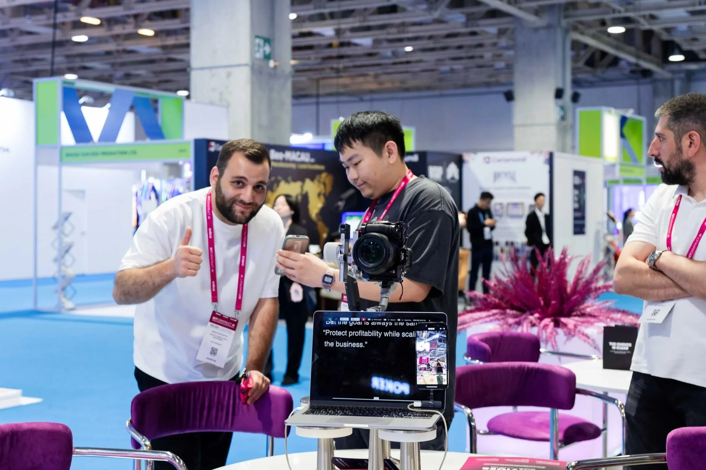 Corporate event video recording in Macau with on-site social media filming and teleprompter support by Crio Media. 澳門企業活動錄影服務，包括現場社交媒體短片拍攝及提字機支援。