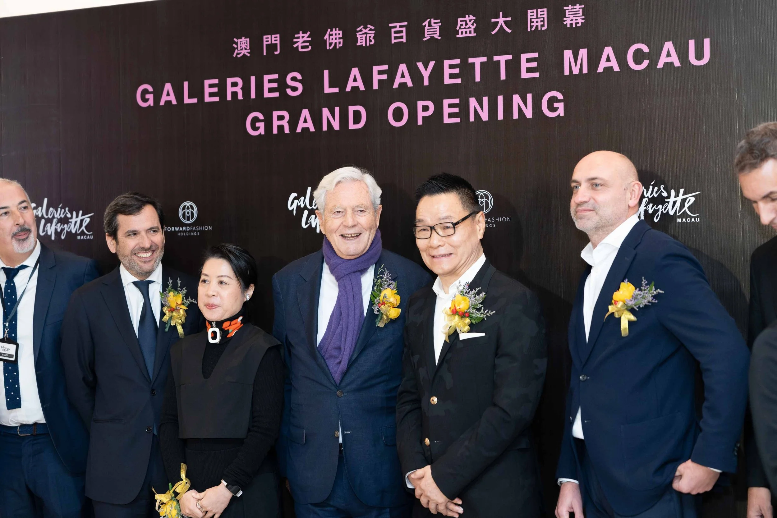 Grand opening event coverage in Macau, documenting VIP guests, branded backdrop and official PR moments by Crio Media. Crio Media 於澳門拍攝品牌開幕活動，紀錄 VIP 嘉賓、品牌背板、官方合照及公關活動重點時刻。