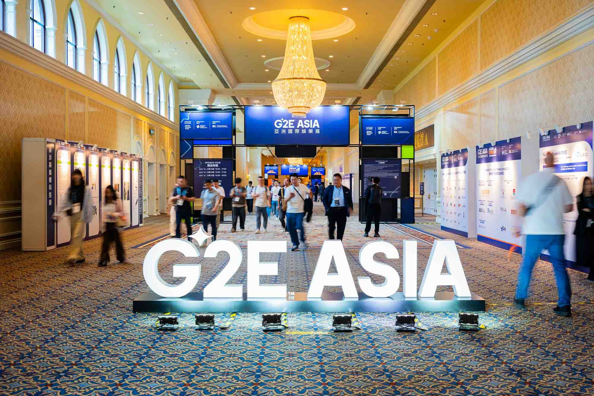 G2E Asia trade show event coverage in Macau showing the exhibition entrance and event atmosphere. 澳門 G2E Asia 會展活動攝影，紀錄展覽入口、場地氣氛及商務活動現場。