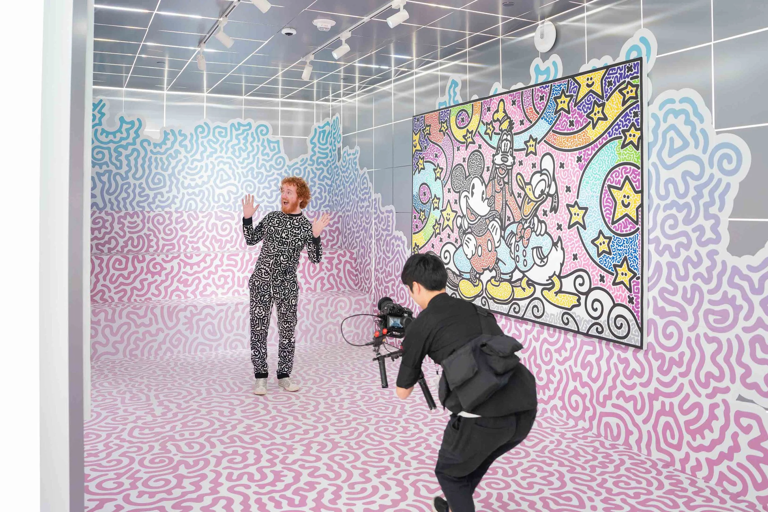 Exhibition video production for artist exhibitions, installation spaces, cultural events and promotional content.｜展覽影片製作服務，適合藝術家展覽、裝置空間、文化活動及主題宣傳影片拍攝。