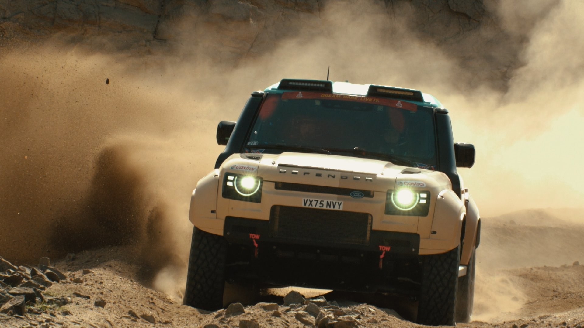 EHM_A659922A_Sara_Price_Chasing_Dakar_Ep3_Discovery_PartBreaks_Textless_10_45_30_15.jpg