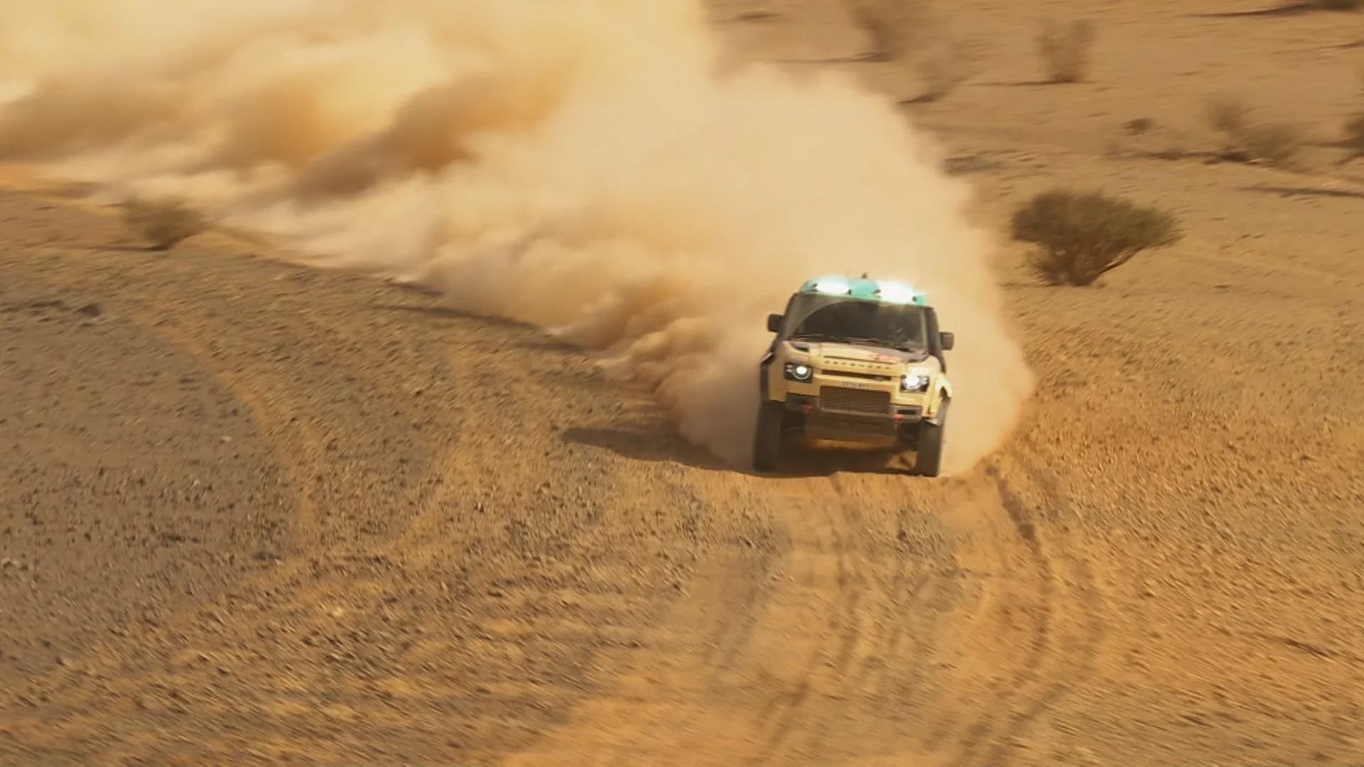EHM_A659922A_Sara_Price_Chasing_Dakar_Ep3_Discovery_PartBreaks_Textless_10_35_40_06.jpg