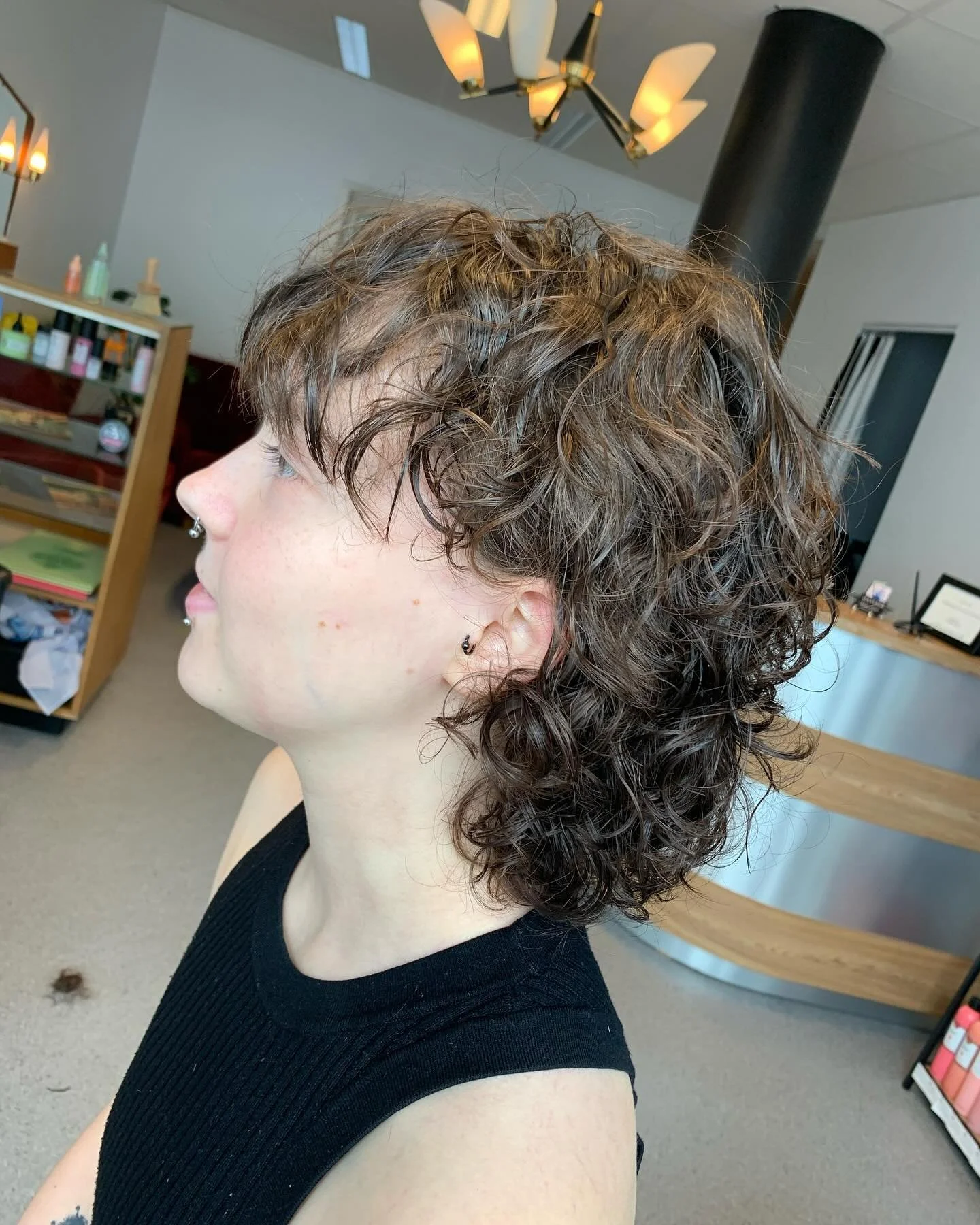 En rej&auml;l f&ouml;r&auml;ndring med b&aring;de klipp och permanent stod p&aring; schemat✂️ 

Sugen p&aring; att boka tid? F&ouml;lj l&auml;nken i beskrivningen🧡