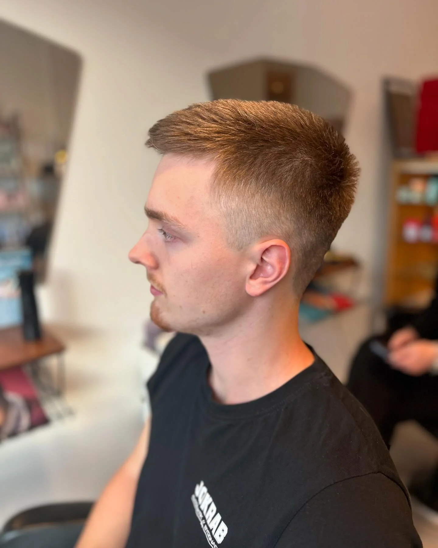 ✂️✂️

Sugen p&aring; att boka tid? F&ouml;lj l&auml;nken i beskrivningen eller sl&aring; en pling p&aring; 0761661462🧡